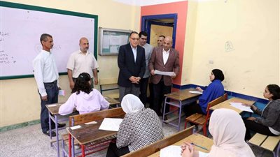 محافظ الشرقية يتفقد لجان امتحانات الفصل الدراسي الثاني للشهادة الإعدادية