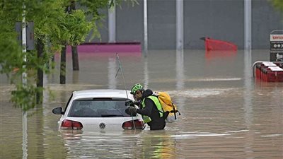 مصرع 13 شخصًا بسبب فيضانات إيطاليا