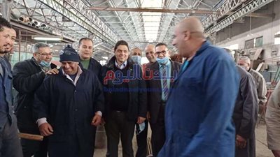 رئيس شركة غزل المحلة يتفقد المصانع الإنتاجية (صور)