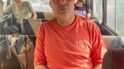 ساخرا من محمد رمضان..خالد سرحان في الميكروباص