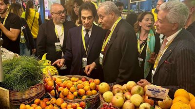 سفير مصر بإيطاليا يستقبل وزير التموين بروما ويتفقدان معرض المنتجات الزراعية
