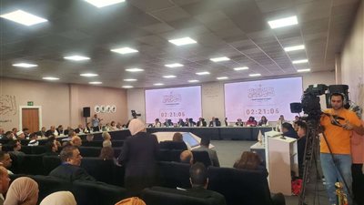 السادات: لابد أن يسمح القانون الجديد بدمج الأحزاب طواعية