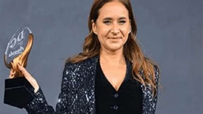 نيللي كريم تبهر متابعيها بإطلالة رعاة البقر (صور)