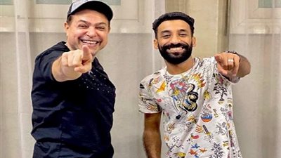 بصورة رفقة إسلام ساسو.. حكيم يشوق جمهوره لأحدث أغانيه