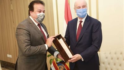 وزير التعليم العالي يستقبل السفير الإسباني بالقاهرة