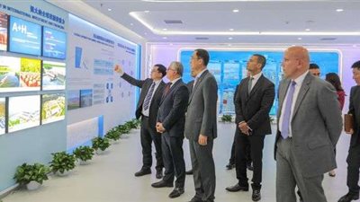 وفد اقتصادية قناة السويس يلتقي مسئولي شركة إنرجي شاينا للطاقة