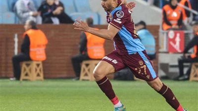 تريزيجيه يكشف رد فعله على واقعة البصق وأسباب تألقه