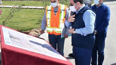 الرئيس السيسي يتفقد مشروع تطوير محور مسطرد.. صور