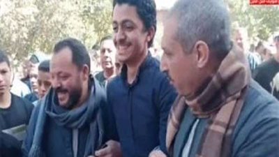 بين البكاء والزغاريد.. بعد غياب دام 21 عاما شاب يعود لأهله