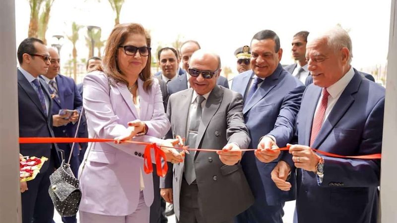 الافتتاح