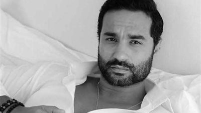 كريم فهمي يعلق على مواقفه الغريبة: «مين اللي مركز معايا»