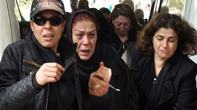 رانيا فريد شوقي تؤدي صلاة الجنازة على خالتها بمسجد الشرطة