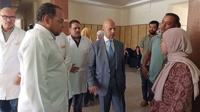 وكيل صحة الشرقية يتفقد الخدمات الطبية بمستشفى الصدر بالزقازيق
