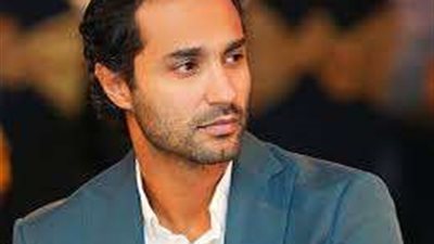 الحسد يضرب كريم فهمي.. مكتبه اتسرق وإيد بنته اتكسرت والسواق عمل حادثة