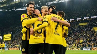 رسميا..بورسيا دورتموند يجدد عقد مدافعه هوميلز