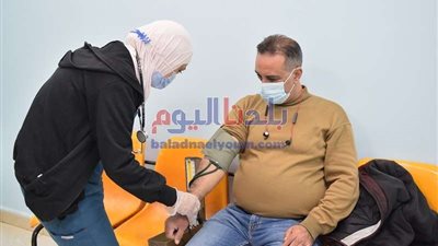 بدء تطعيم الأطقم الطبية بمستشفى جامعة بني سويف بلقاح كورونا