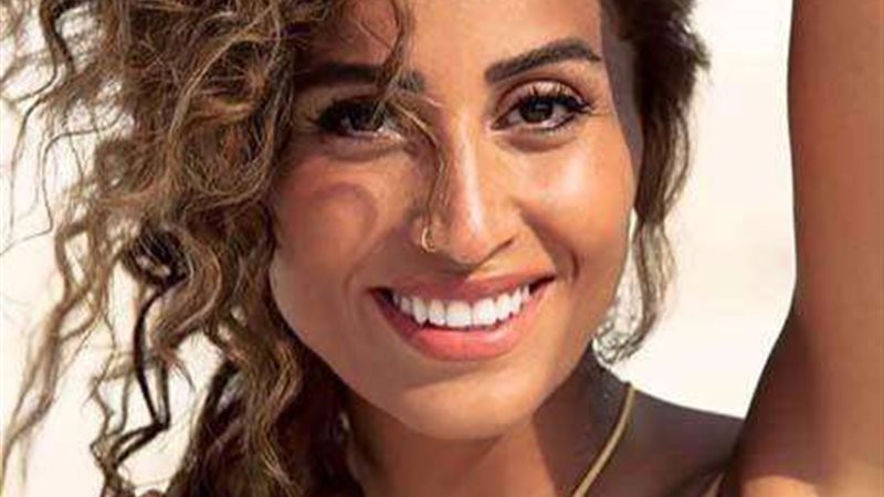 الفنانة دينا الشربيني