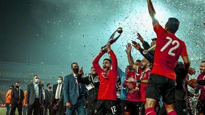 المريخ السوداني يهدي درعه للأهلي.. ويهنئه ببرونزية مونديال الأندية