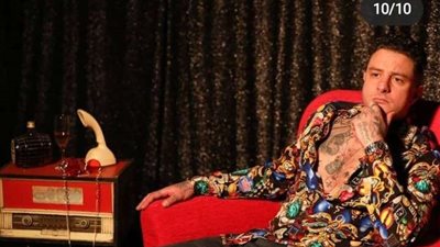 أحمد الفيشاوي يشارك جمهوره بصور من كواليس كليب 