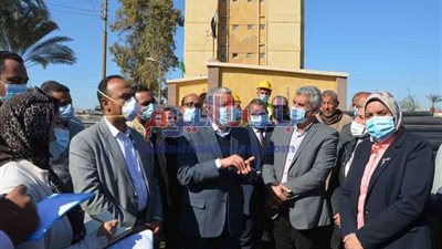 محافظ المنيا يتابع تنفيذ المشروعات بقرية 