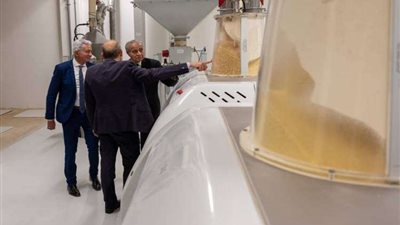 وزير التموين يلتقي برئيس أكبر مزرعة في أوروبا