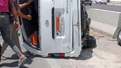 إصابة 4 أشخاص إثر انقلاب ميكروباص أعلى الطريق الدائري بالوراق
