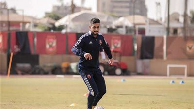 إعلامي يكشف موقف أيمن أشرف من الاستمرار مع الأهلي في الموسم القادم