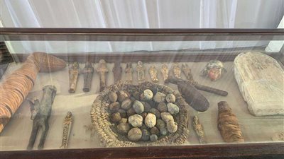 السياحة: اكتشاف ورشتي تحنيط ومقبرتين بمنطقة آثار سقارة