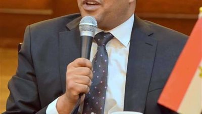 عضو الشيوخ بأسيوط يرحب بإخضاع  مكافآت النواب للضرائب