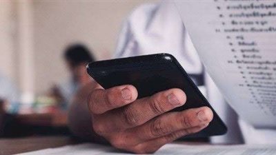 بالرغم من التفتيش.. شاومينج يتداول امتحان الدبلومات الفنية على تطبيق تليجرام