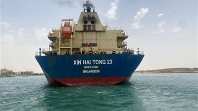 بخبرات وقدرات عالية.. قناة السويس تنجح في إصلاح سفينة البضائع