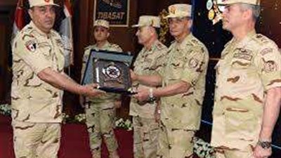 وزير الدفاع يكرم الفائزين فى بطولة الرماية الدولية