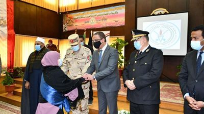 محافظ الفيوم: جاهزون لتقديم سبل الدعم لأسر الشهداء