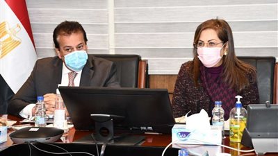 التوسع فى إنشاء مؤسسات تعليمية لاستيعاب زيادة أعداد الطلاب