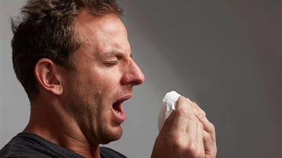 بسبب عطسة.. حبس شاب ٤ أشهر