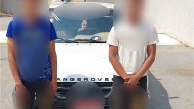 عقب تداول فيديو.. ضبط قائد سيارة وآخر للقيام بحركات استعراضية بمدينة بدر