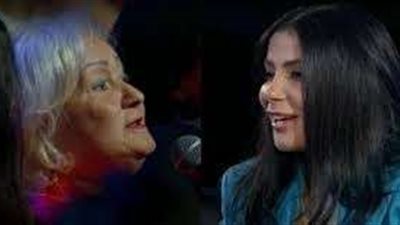 والدة مني زكي: