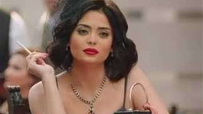 أسماء جلال تنشر صورها داخل مجلة 