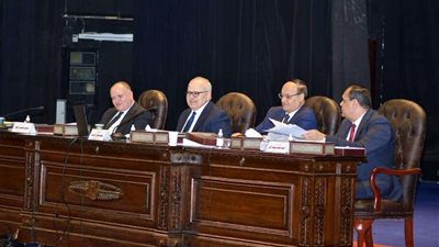 توجيهات عاجلة من رئيس جامعة القاهرة بشأن امتحانات الترم الثاني بجميع الكليات
