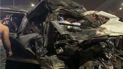 انفجار ميكروباص وتفحّم 12 راكبًا.. التحقيق في حادث طريق الواحات البشع