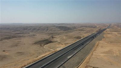 وزير النقل يتابع تنفيذ المرحلة الثانية من طريق الصعيد الصحراوي الغربي