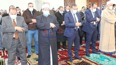 محافظ المنوفية يلتقي رؤساء أحياء شبين الكوم ونوابهم