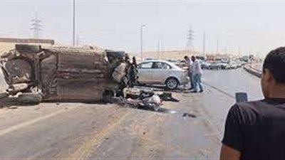 إصابة 5 أشخاص إثر تصادم سيارتين بطريق الإسماعيلية الصحراوى