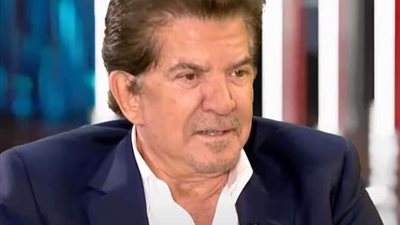 وليد توفيق يرفض ظهور بنات أصغر  منه في الأغاني