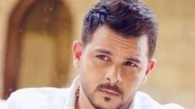 محمد رشاد يحتفل بعيد ميلاد والدته على طريقته الخاصة