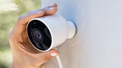 مسن يضع كاميرا مراقبة في مطبخ منزله فيكتشف مفاجأة عن زوجته