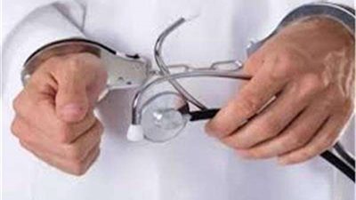 ضبط حلاق وزوجته يديران عددا من العيادات الطبية بالجيزة