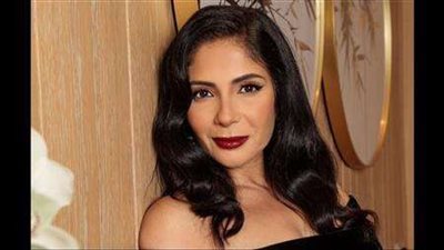 القومى للمرأة يكرم منى زكى عن دورها فى 