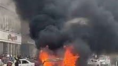 إندلاع حريق بسيارة إثر اصطدامها بكشك فى المهندسين