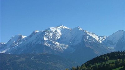 البرلمان الفرنسي يحذر المواطنين من زيارة جبال الألب